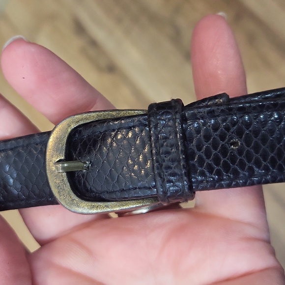 Vintage Black Tooled Floral Leather(?) Adjustable Strap Roomy Crossbody - Picture 8 of 16